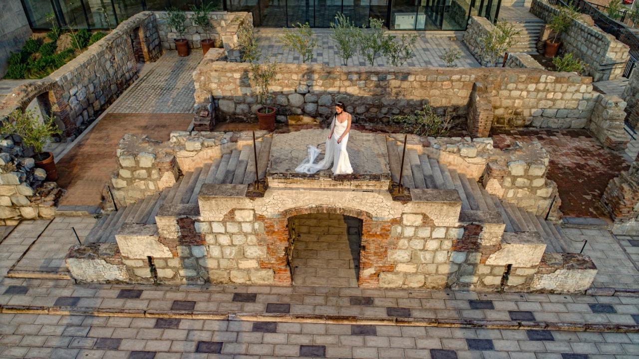 BIM建筑|城墙之中的活动中心 / Triangular