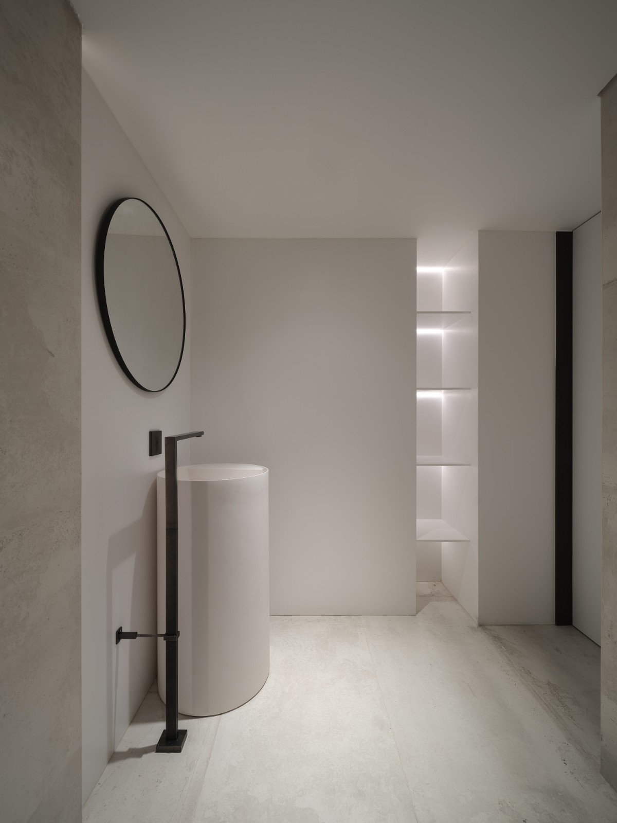 BIM建筑|梧桐树下的420平米复式公寓 :为年轻家庭巧妙创建”视线连通”挑高空间 / 八荒设计