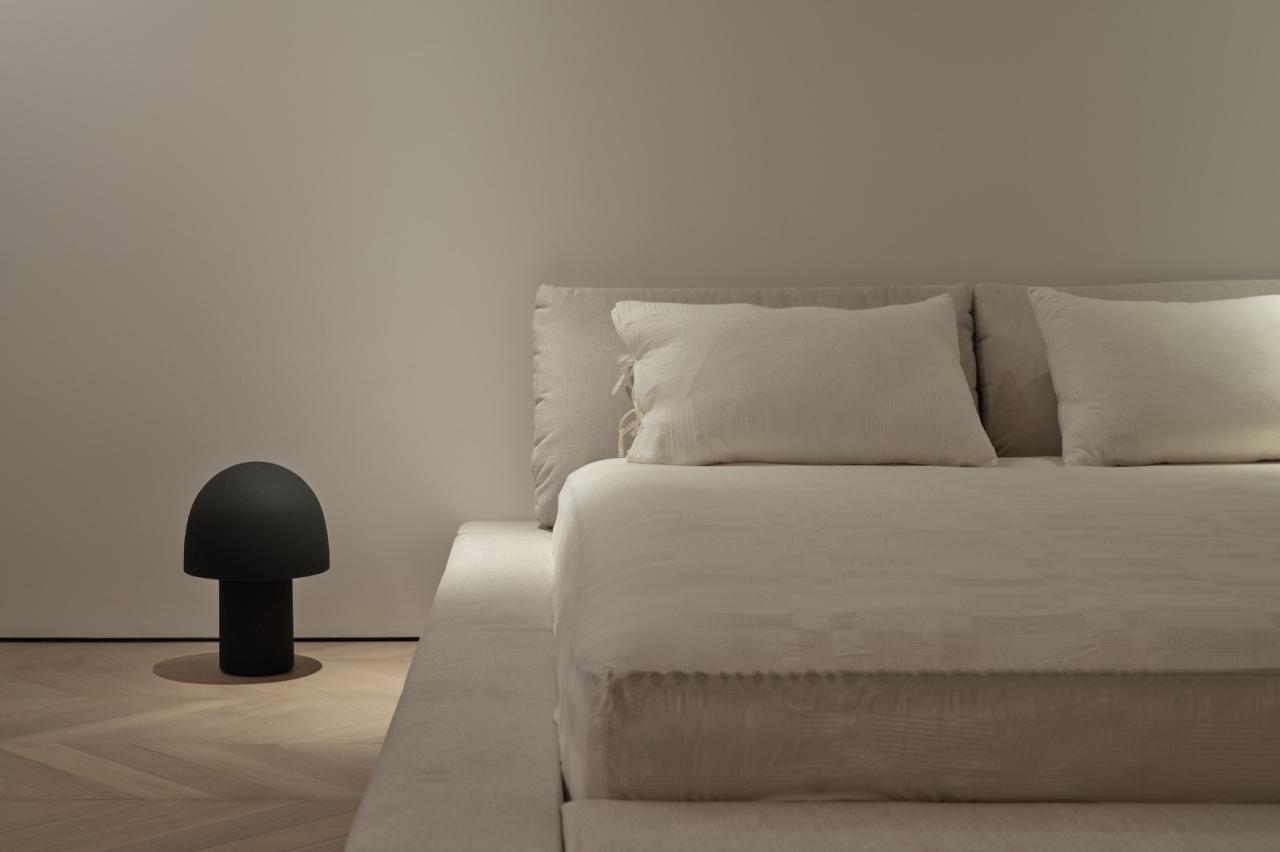 BIM建筑|梧桐树下的420平米复式公寓 :为年轻家庭巧妙创建”视线连通”挑高空间 / 八荒设计