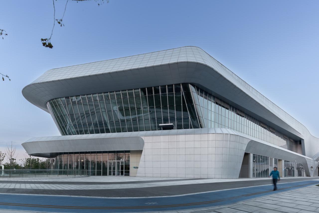 BIM建筑|体育运动催化城市生活：桐乡市全民健身中心暨李宁体育园 / PTD柏涛设计