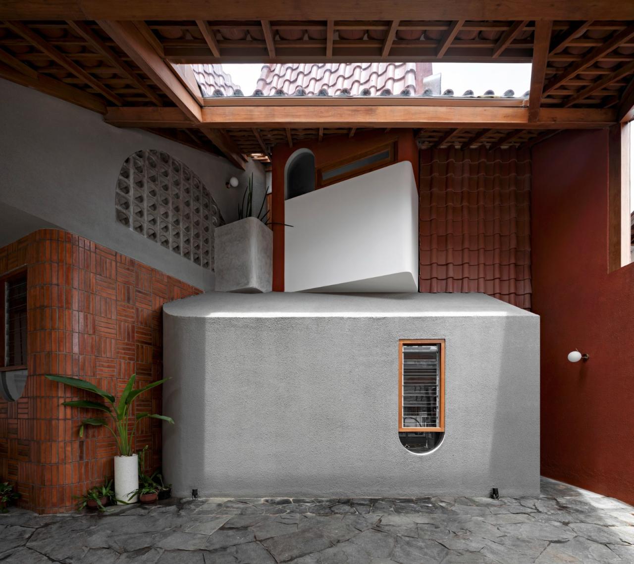 BIM建筑|爪哇屋顶+旋转房间，分心的房子 / Ismail Solehudin Architecture