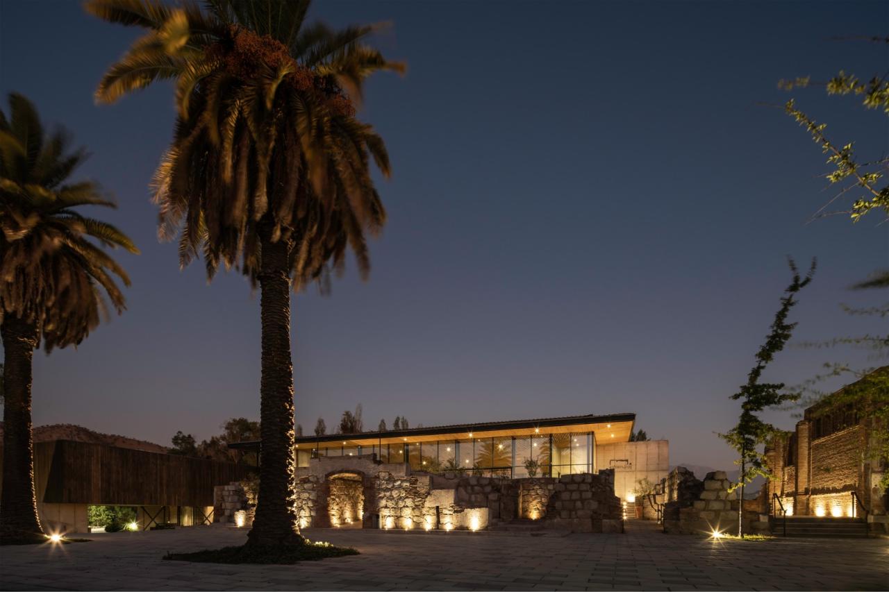 BIM建筑|城墙之中的活动中心 / Triangular