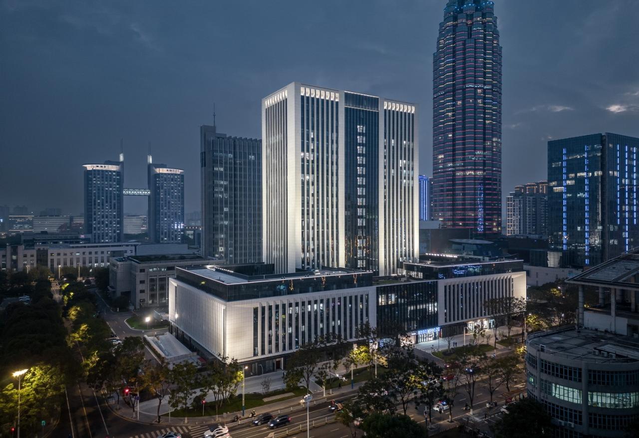 BIM建筑|龙城中轴华彩篇章·龙锦大厦 / 简和建筑