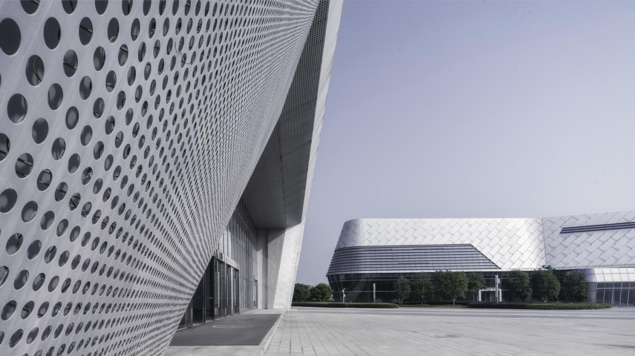 BIM建筑|自由 动感 科技：株洲汽博园交易中心一体化设计探讨 / 罗劲工作室