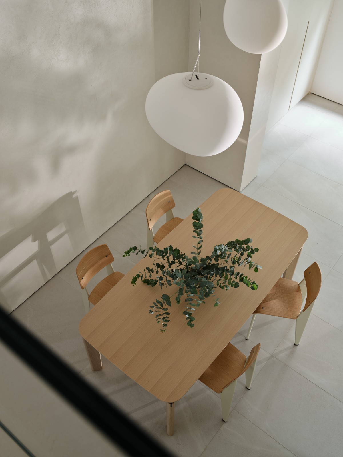 BIM建筑|梧桐树下的420平米复式公寓 :为年轻家庭巧妙创建”视线连通”挑高空间 / 八荒设计