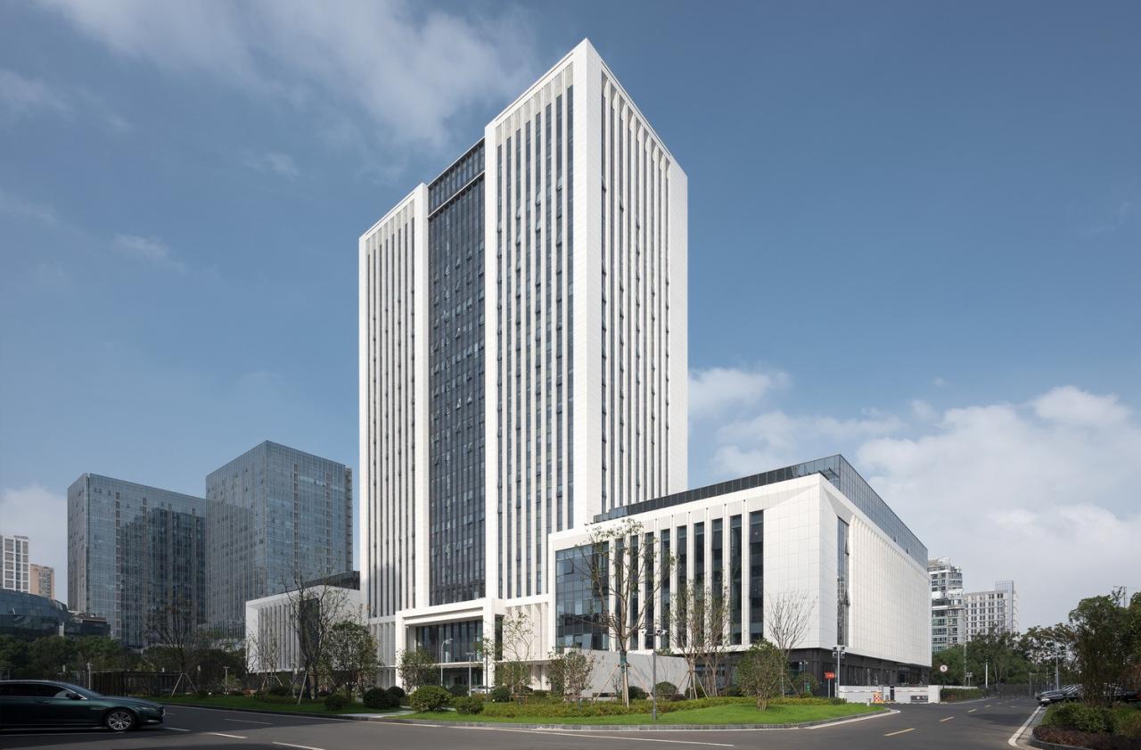 BIM建筑|龙城中轴华彩篇章·龙锦大厦 / 简和建筑