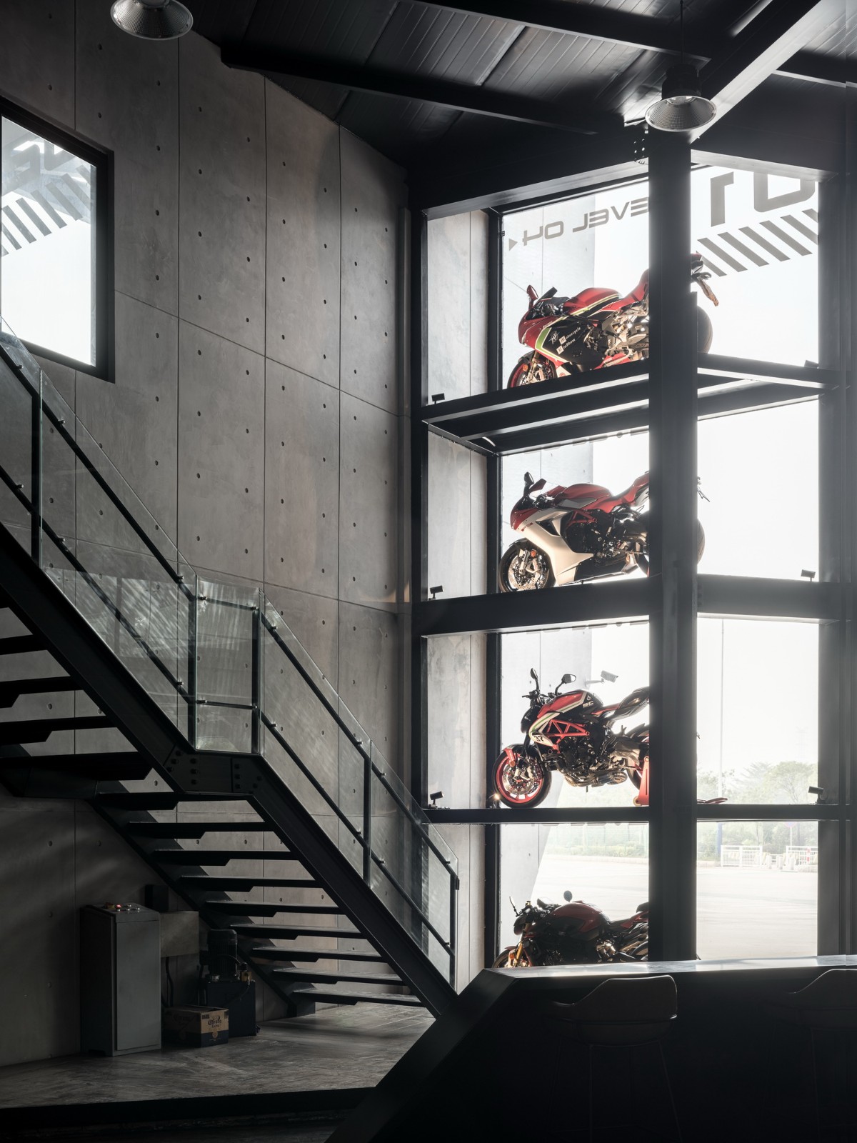 BIM建筑|机器与隐喻的诗学：顺德EW机车展厅 / SN-A超然建筑