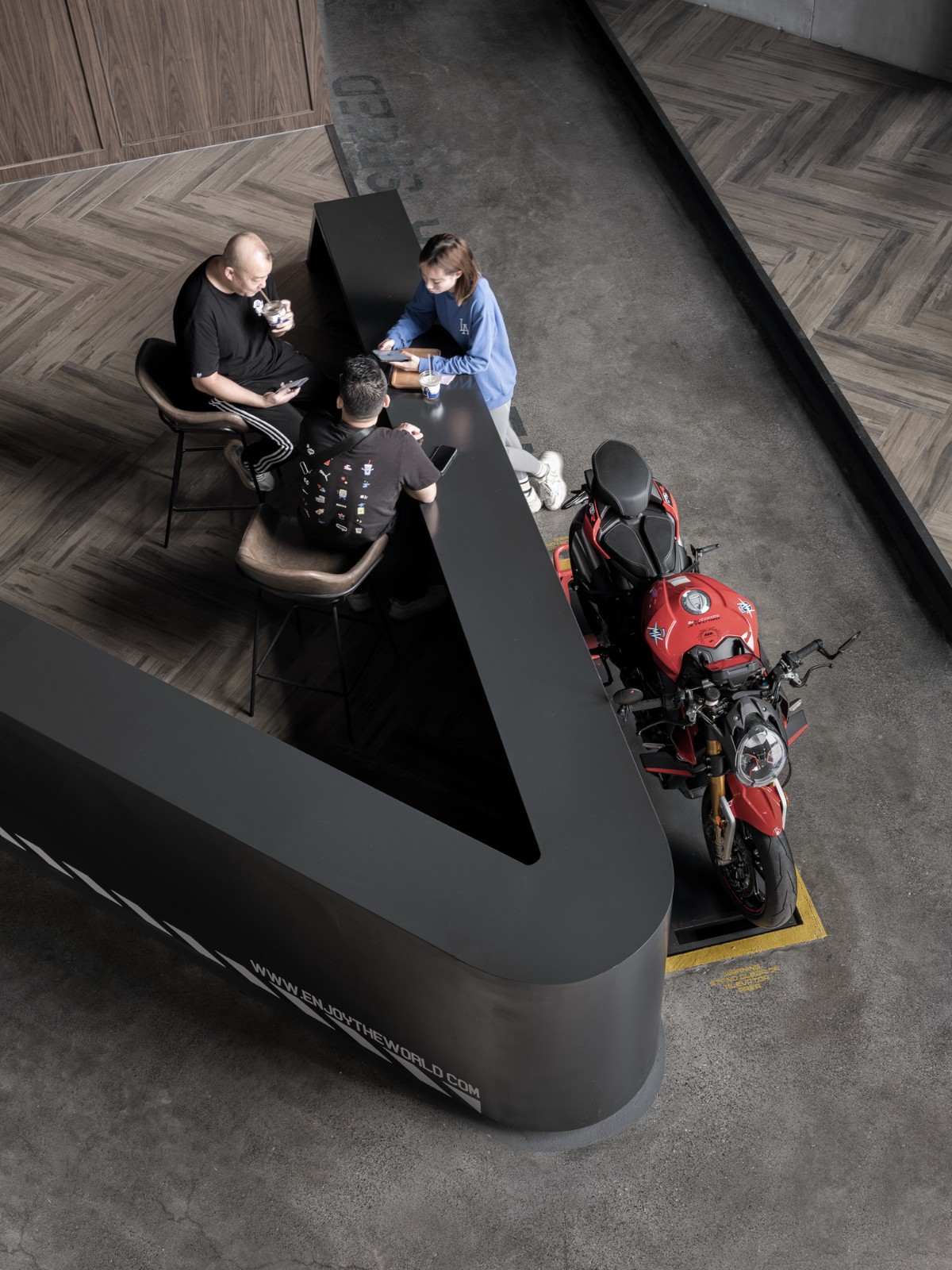 BIM建筑|机器与隐喻的诗学：顺德EW机车展厅 / SN-A超然建筑