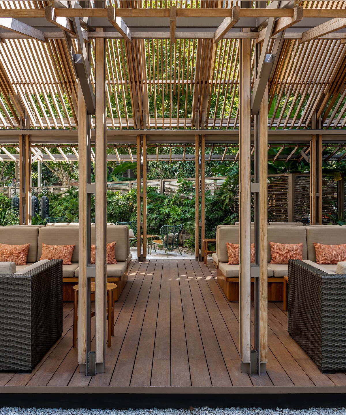 BIM建筑|双亭园：上海素凯泰酒店户外空间改造 / LUKSTUDIO芝作室