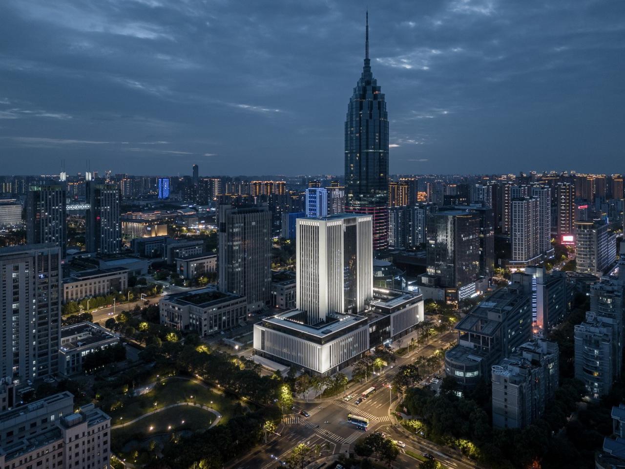 BIM建筑|龙城中轴华彩篇章·龙锦大厦 / 简和建筑