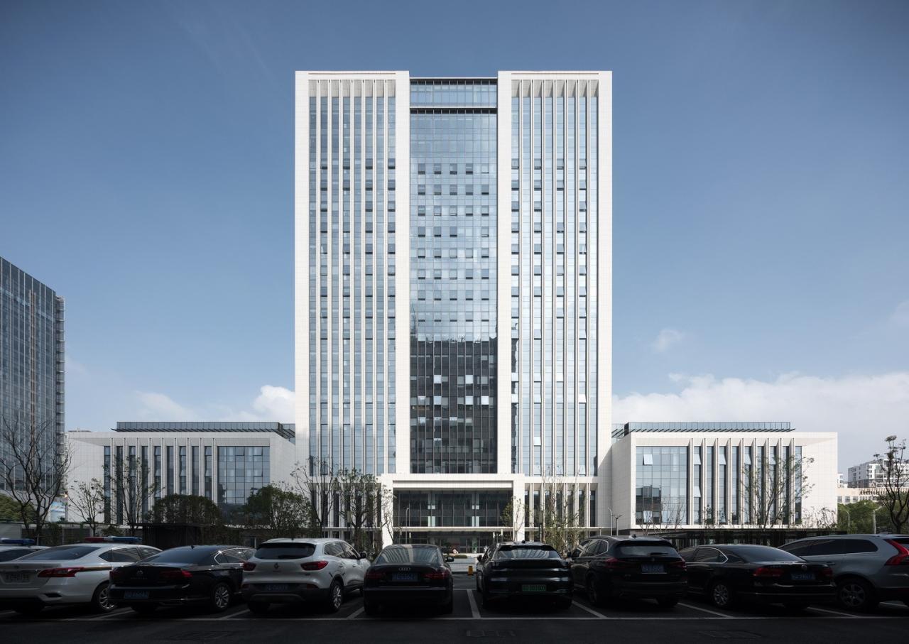 BIM建筑|龙城中轴华彩篇章·龙锦大厦 / 简和建筑