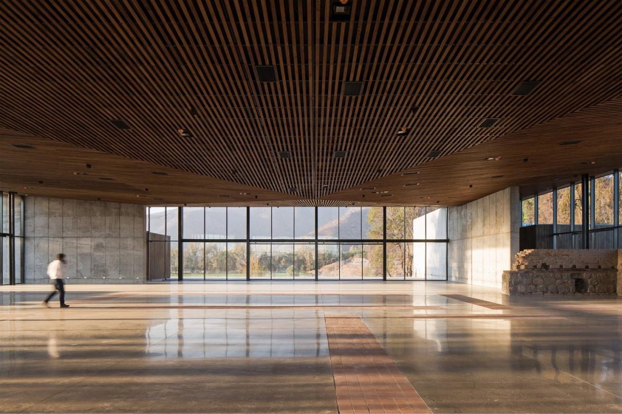 BIM建筑|城墙之中的活动中心 / Triangular