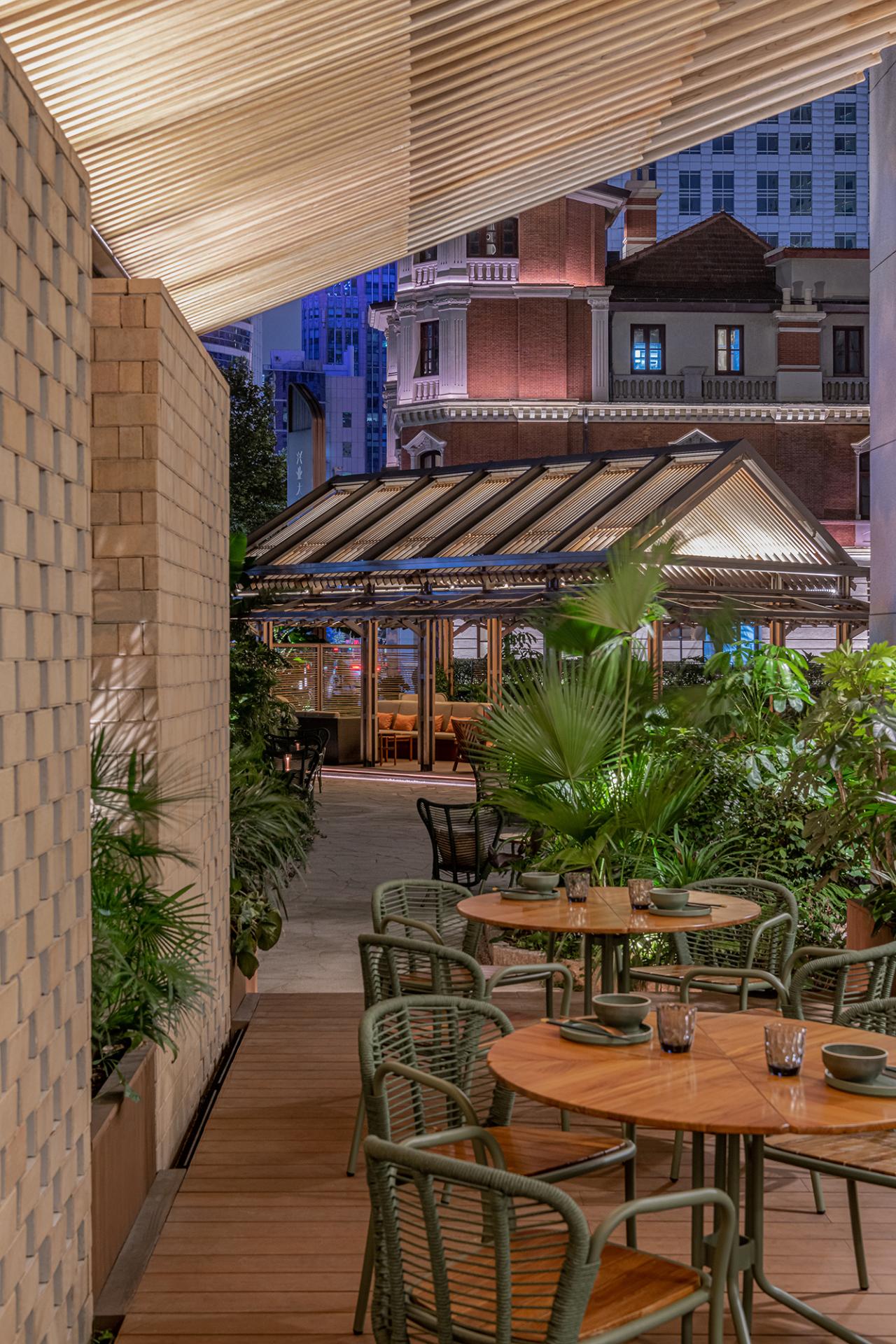 BIM建筑|双亭园：上海素凯泰酒店户外空间改造 / LUKSTUDIO芝作室