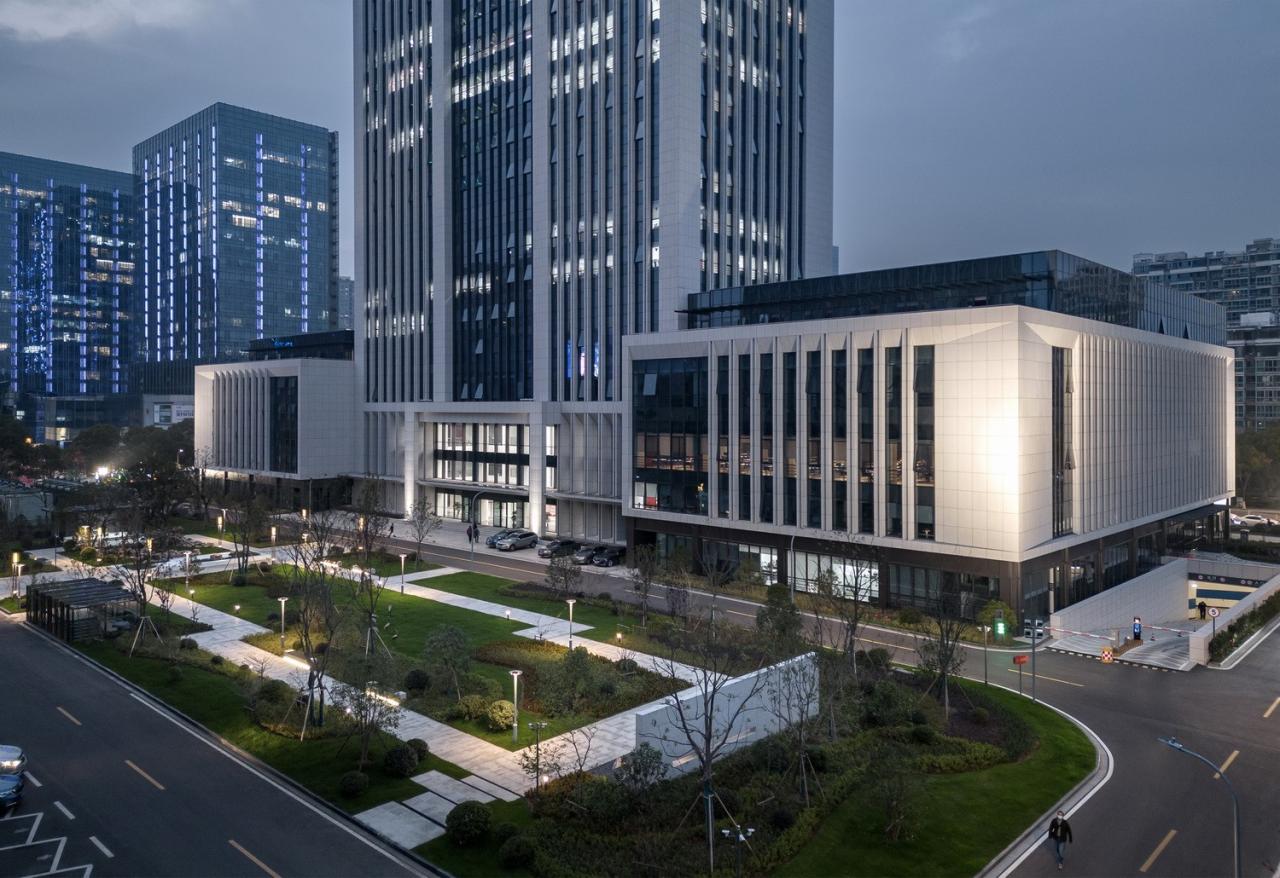 BIM建筑|龙城中轴华彩篇章·龙锦大厦 / 简和建筑