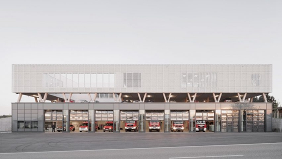 BIM建筑|伍尔夫工作室设计穿孔金属消防站