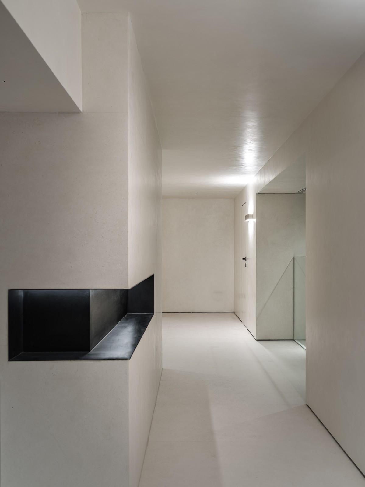 BIM建筑|梧桐树下的420平米复式公寓 :为年轻家庭巧妙创建”视线连通”挑高空间 / 八荒设计