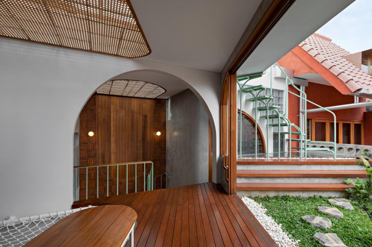 BIM建筑|爪哇屋顶+旋转房间，分心的房子 / Ismail Solehudin Architecture