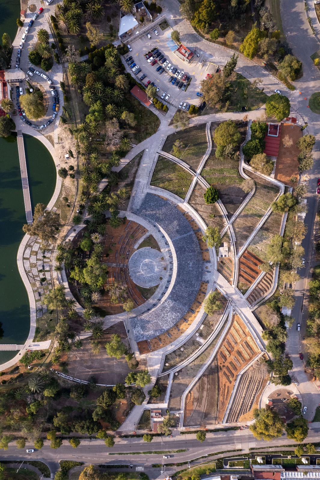 BIM建筑|覆盖在大地上，查普尔特佩克环境文化中心 / ERREqERRE Arquitectura y Urbanismo + Taller ID