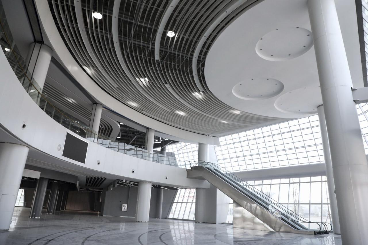 BIM建筑|自由 动感 科技：株洲汽博园交易中心一体化设计探讨 / 罗劲工作室