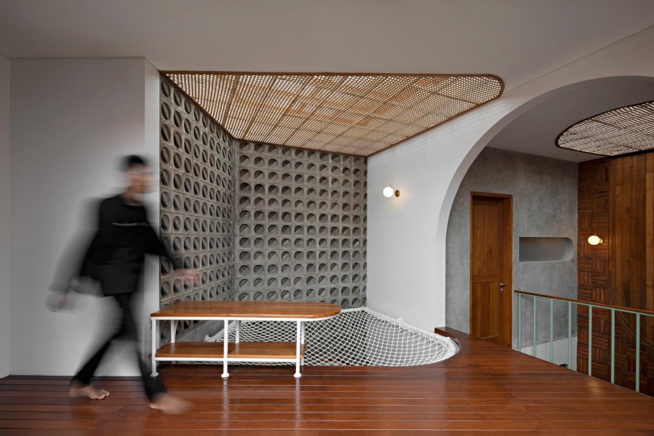 BIM建筑|爪哇屋顶+旋转房间，分心的房子 / Ismail Solehudin Architecture