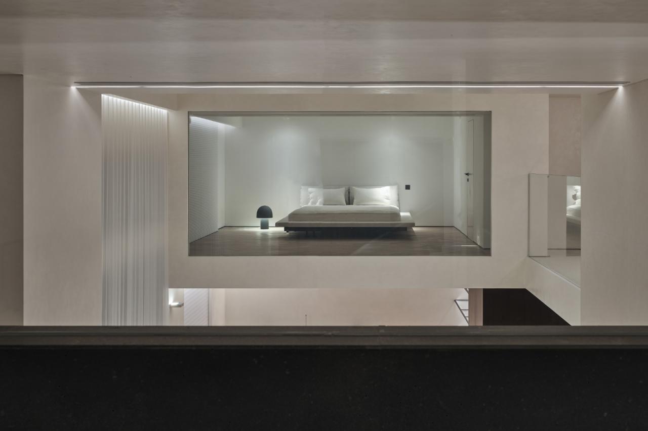 BIM建筑|梧桐树下的420平米复式公寓 :为年轻家庭巧妙创建”视线连通”挑高空间 / 八荒设计