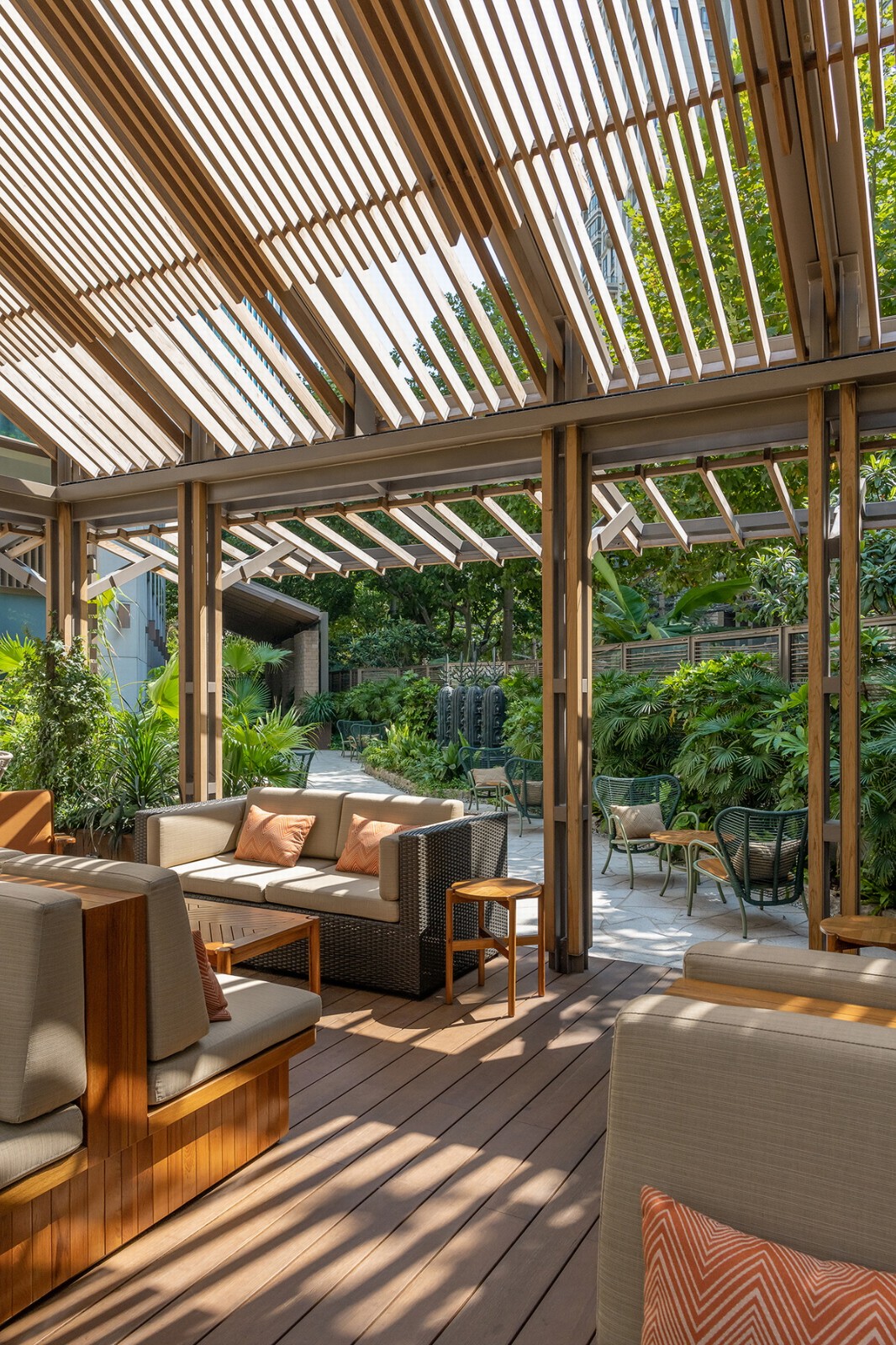 BIM建筑|双亭园：上海素凯泰酒店户外空间改造 / LUKSTUDIO芝作室