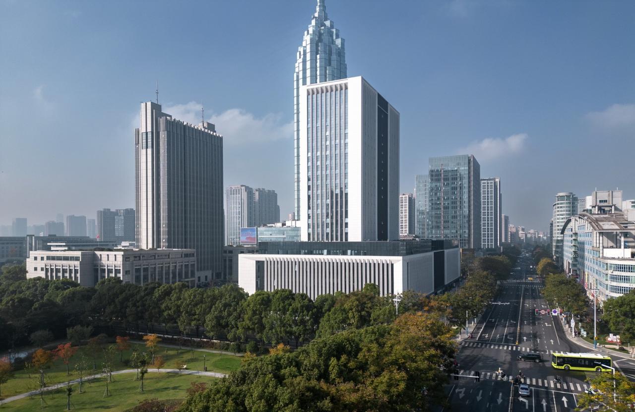 BIM建筑|龙城中轴华彩篇章·龙锦大厦 / 简和建筑