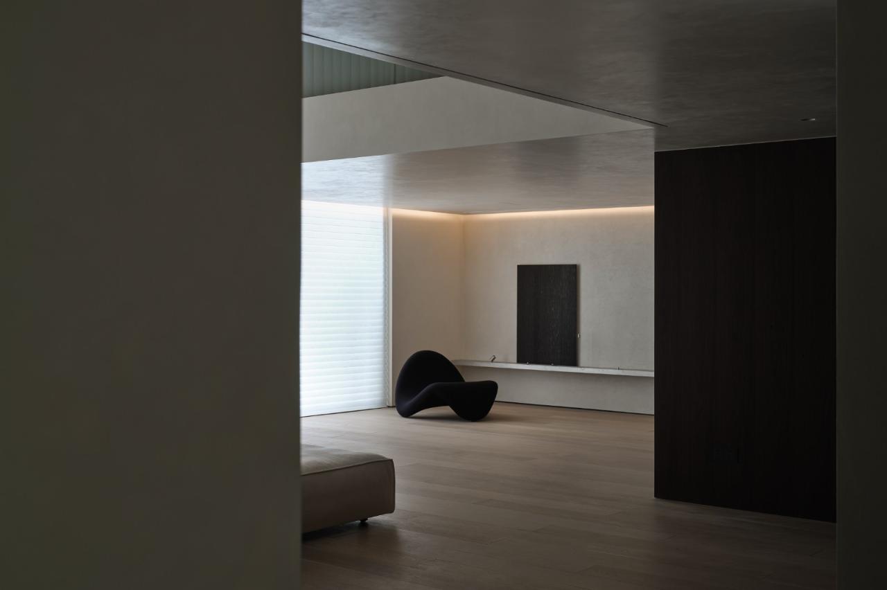 BIM建筑|梧桐树下的420平米复式公寓 :为年轻家庭巧妙创建”视线连通”挑高空间 / 八荒设计