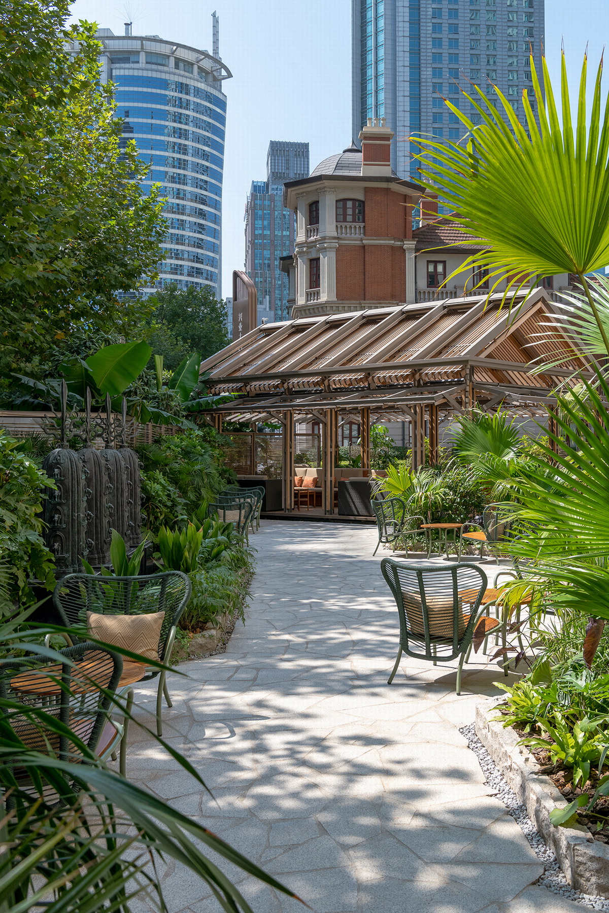 BIM建筑|双亭园：上海素凯泰酒店户外空间改造 / LUKSTUDIO芝作室