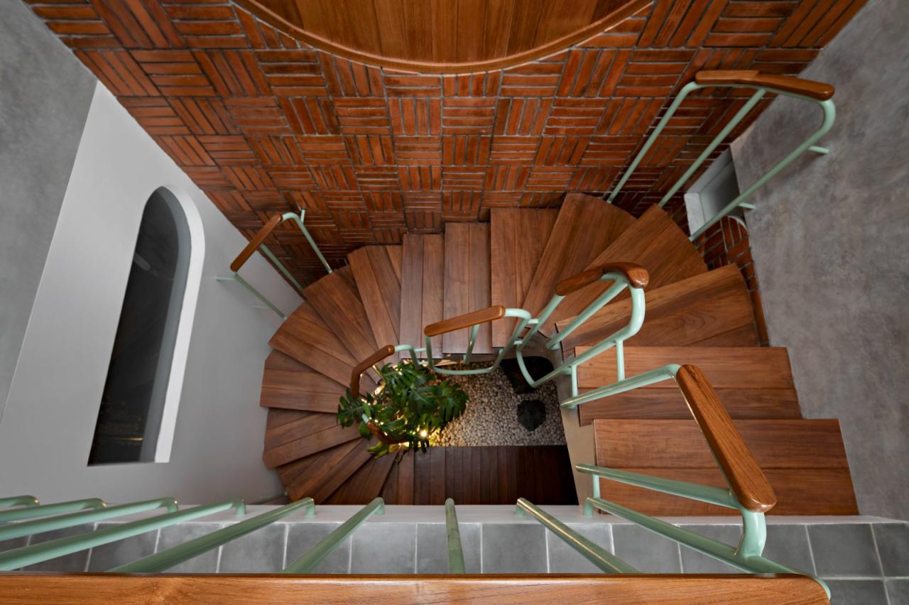 BIM建筑|爪哇屋顶+旋转房间，分心的房子 / Ismail Solehudin Architecture