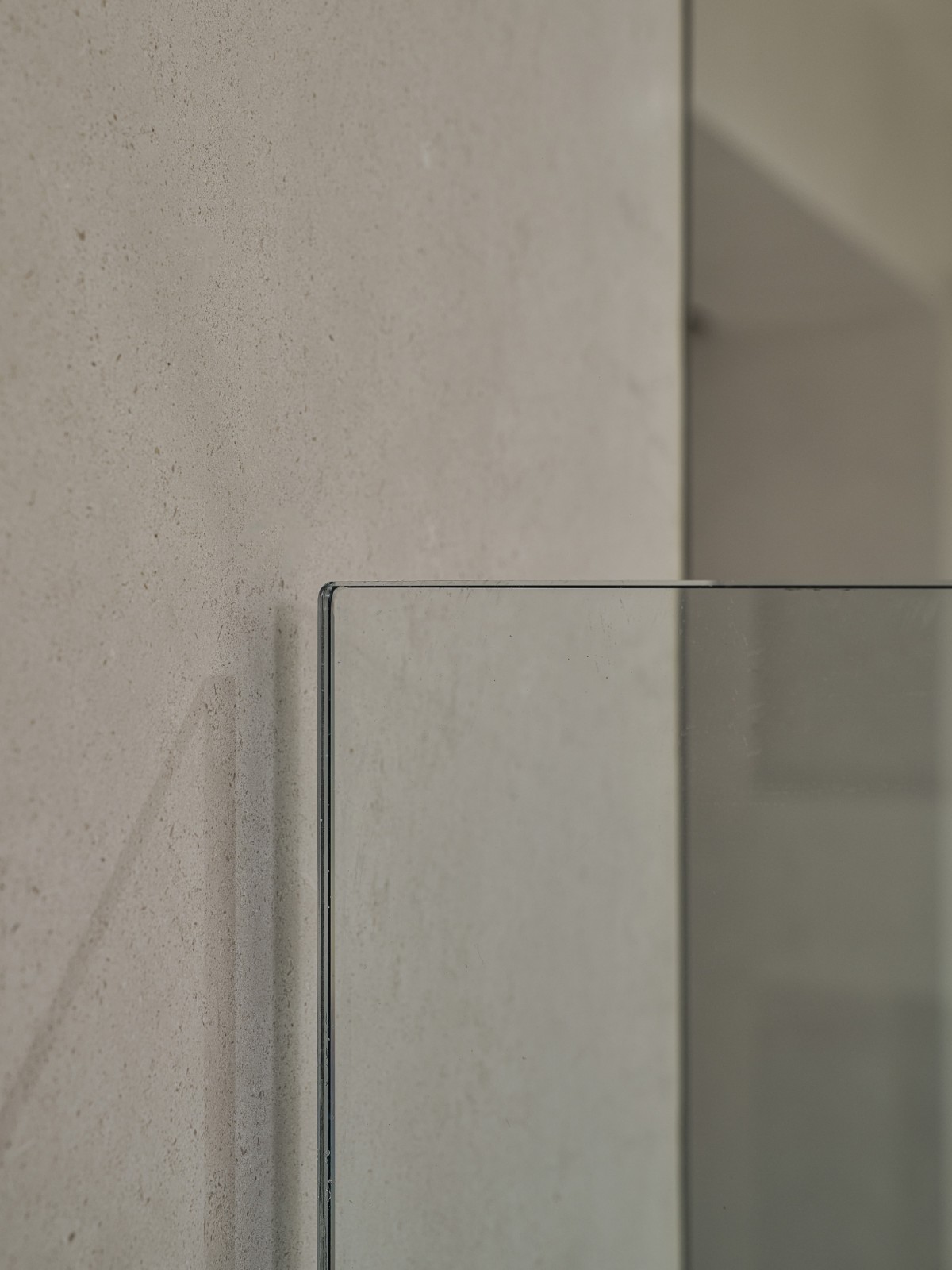 BIM建筑|梧桐树下的420平米复式公寓 :为年轻家庭巧妙创建”视线连通”挑高空间 / 八荒设计