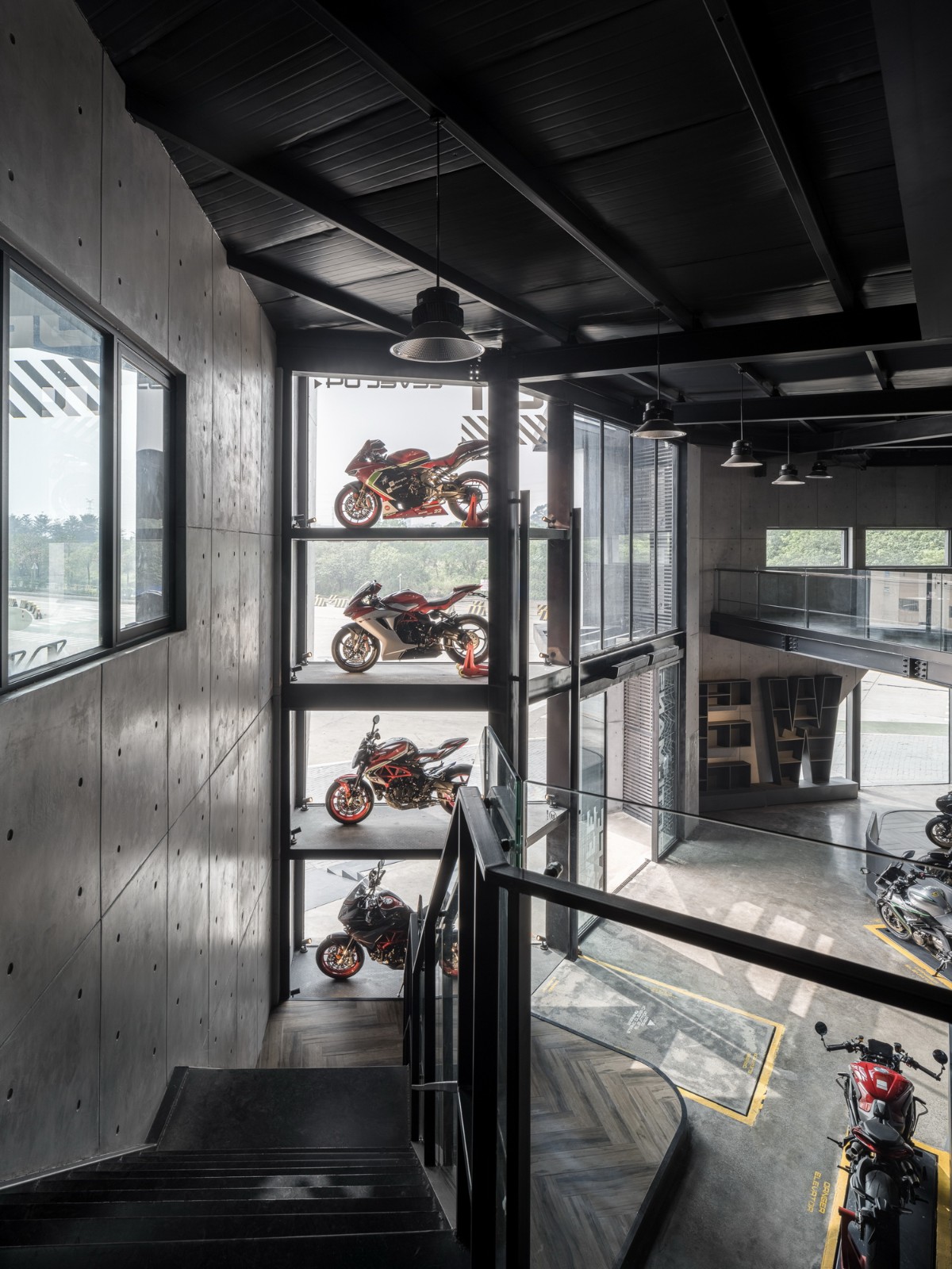 BIM建筑|机器与隐喻的诗学：顺德EW机车展厅 / SN-A超然建筑