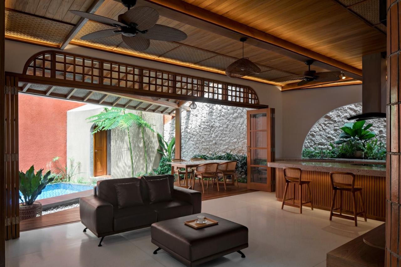 BIM建筑|爪哇屋顶+旋转房间，分心的房子 / Ismail Solehudin Architecture