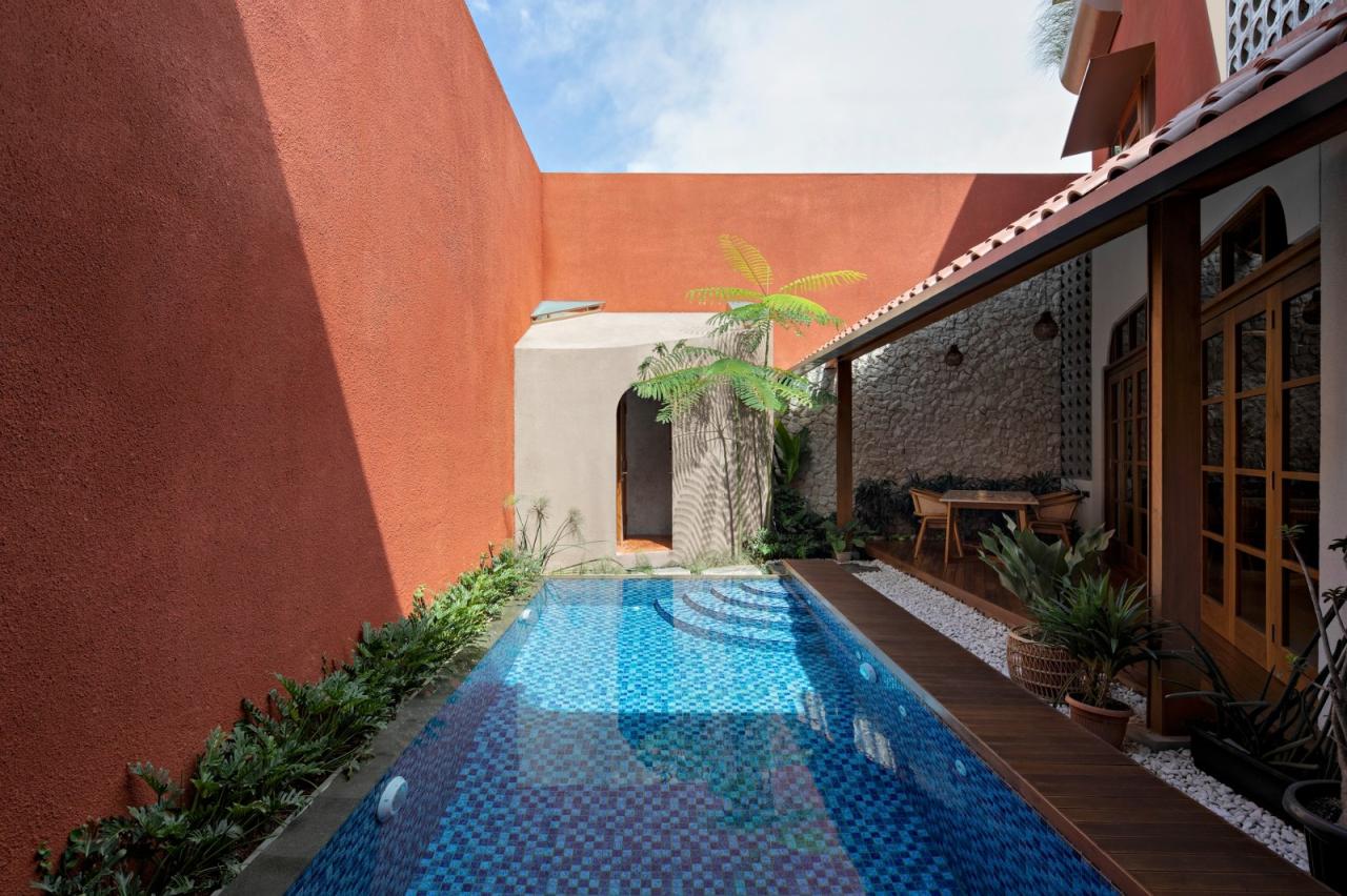 BIM建筑|爪哇屋顶+旋转房间，分心的房子 / Ismail Solehudin Architecture