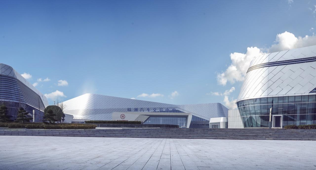 BIM建筑|自由 动感 科技：株洲汽博园交易中心一体化设计探讨 / 罗劲工作室