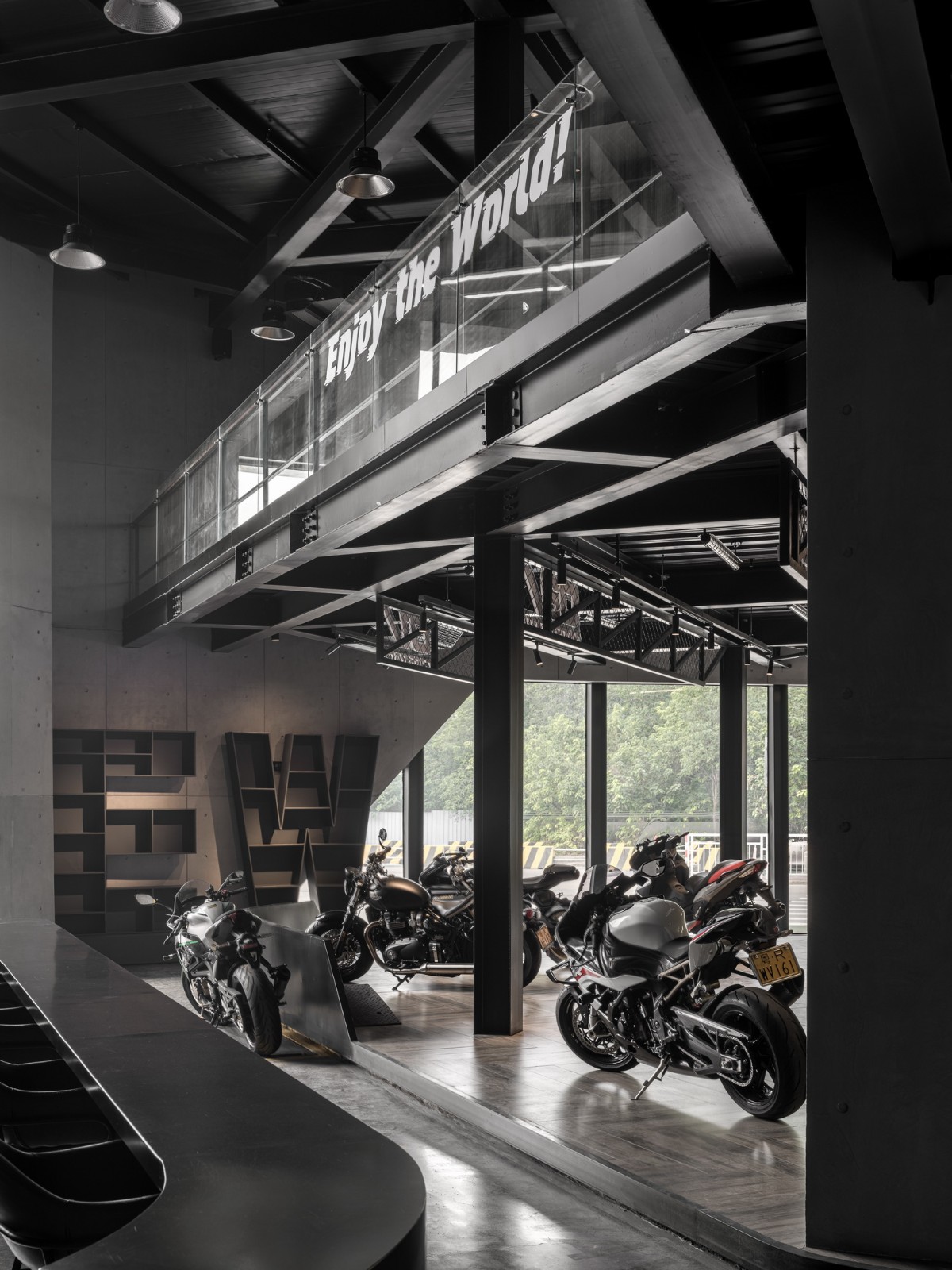 BIM建筑|机器与隐喻的诗学：顺德EW机车展厅 / SN-A超然建筑