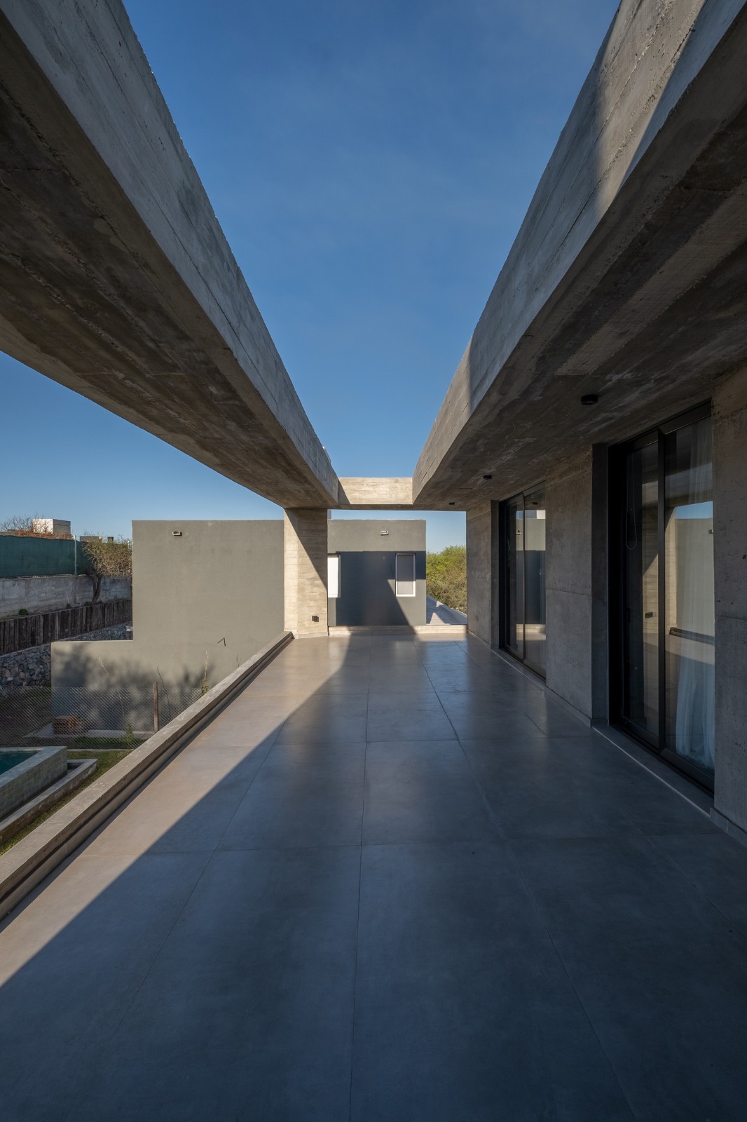 BIM建筑|竞技场中的房子 / Pablo Senmartin