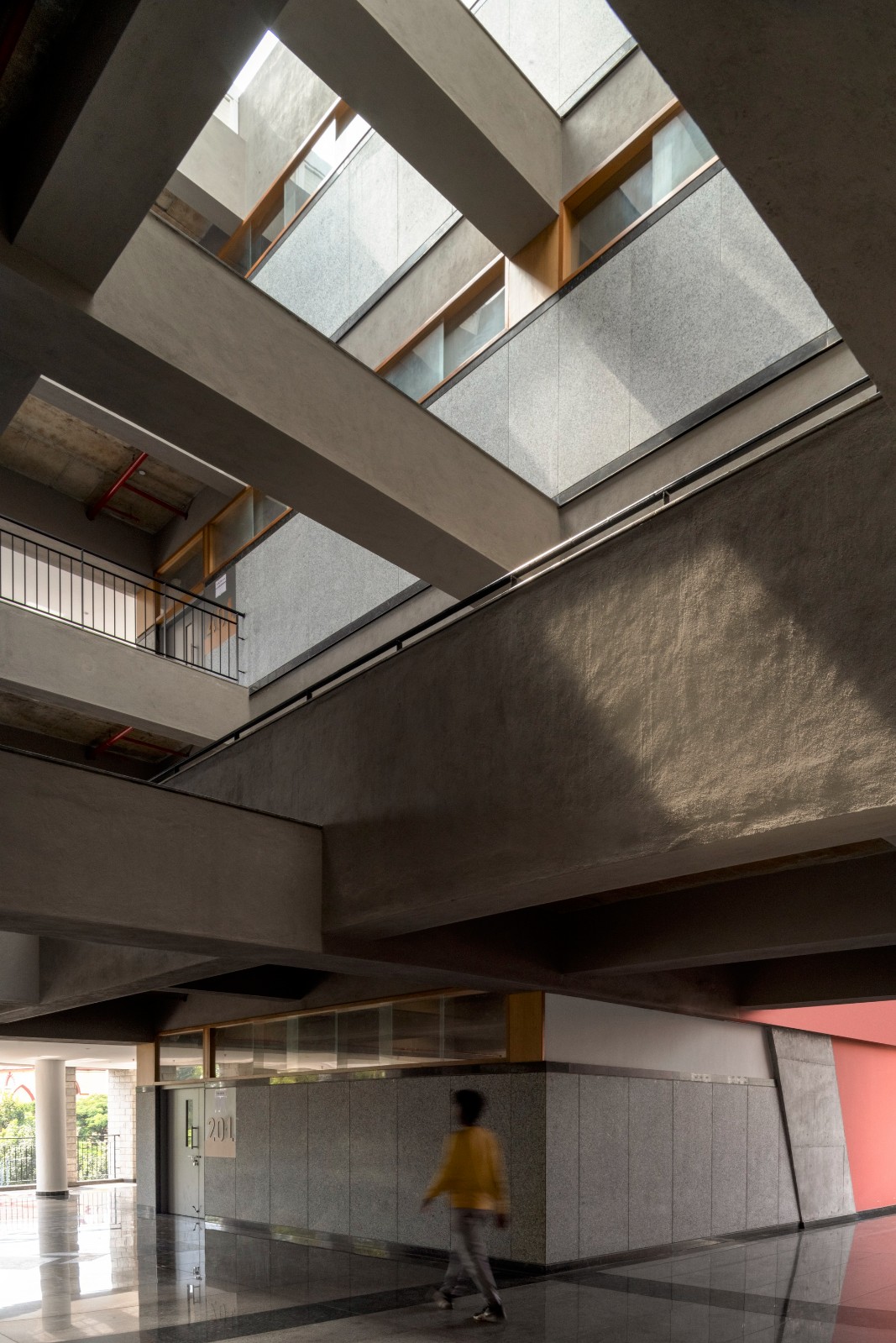 BIM建筑|班加罗尔圣约瑟夫法学院 / BetweenSpaces