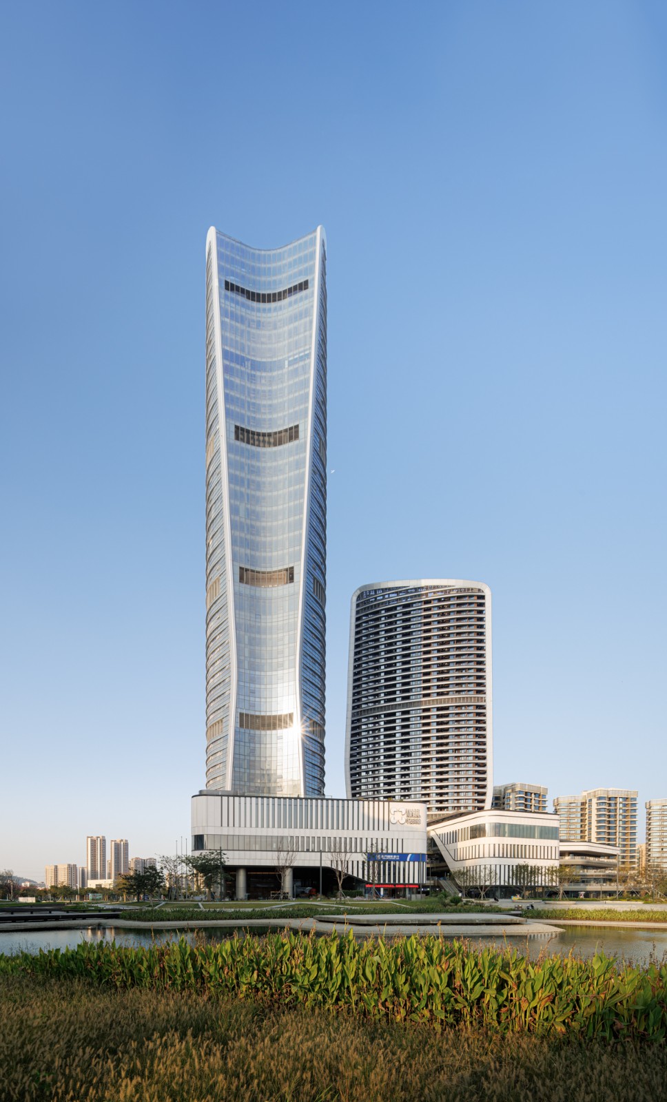 BIM建筑|金湾华发国际商务中心 / 10 Design