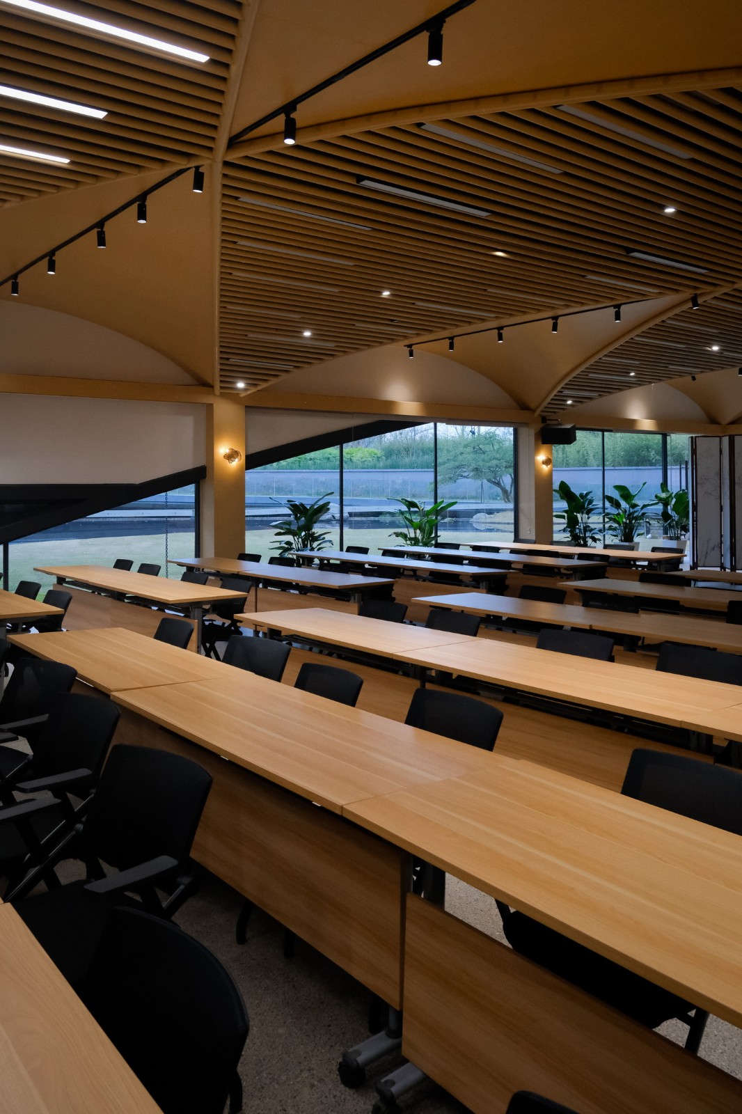 BIM建筑|竹文化的意象解读：崇州·竹艺村游客中心 / 小隐建筑