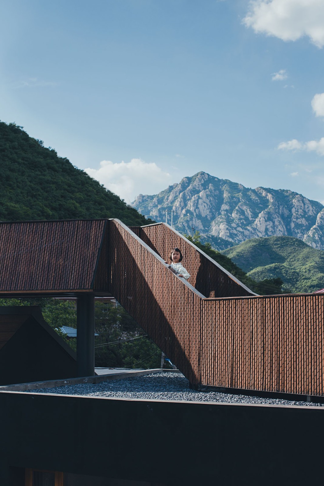 BIM建筑|小喜民宿：混乱是阶梯 / 大料建筑