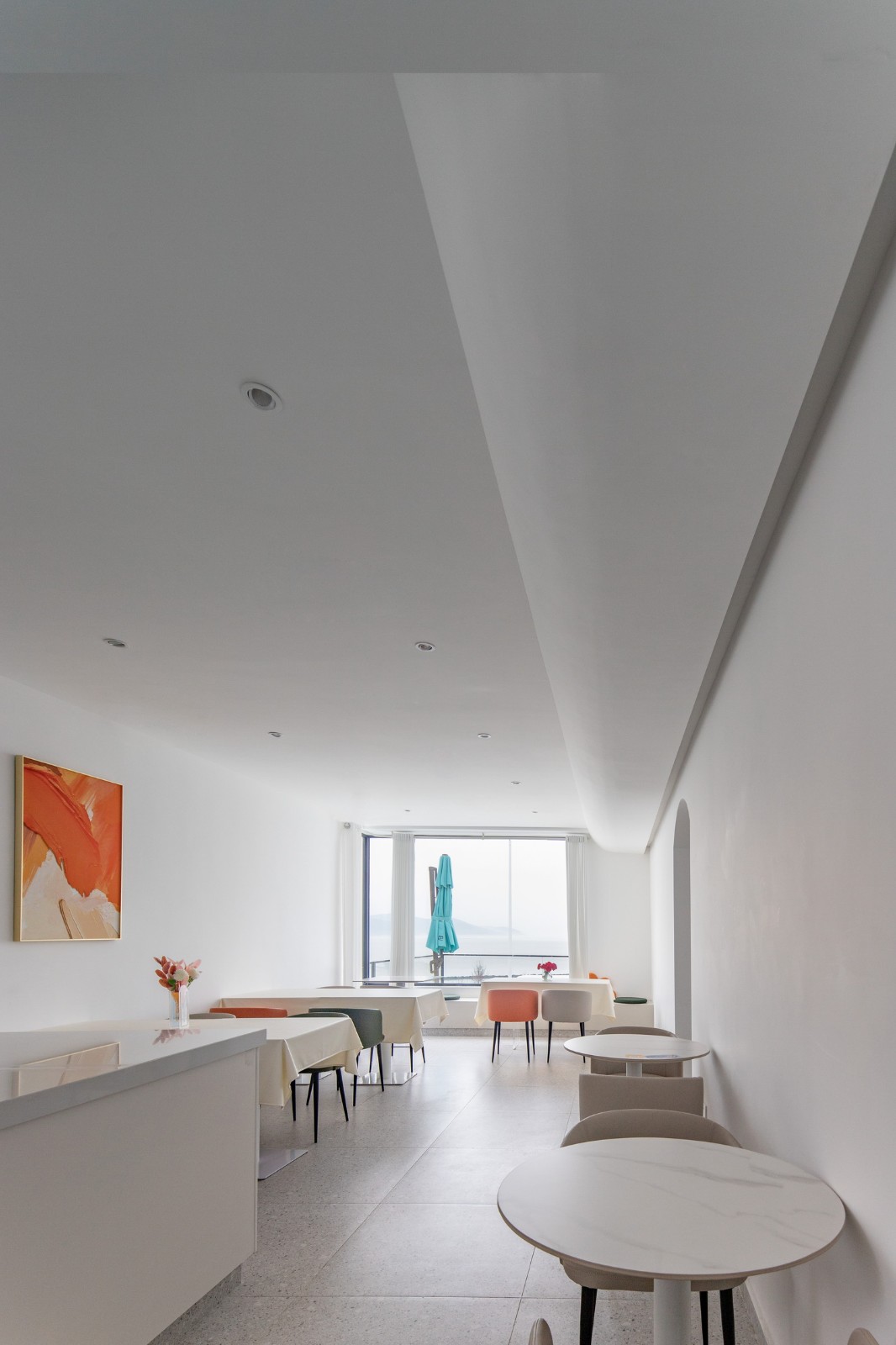 BIM建筑|环湖公路边的度假餐吧 / 平介设计