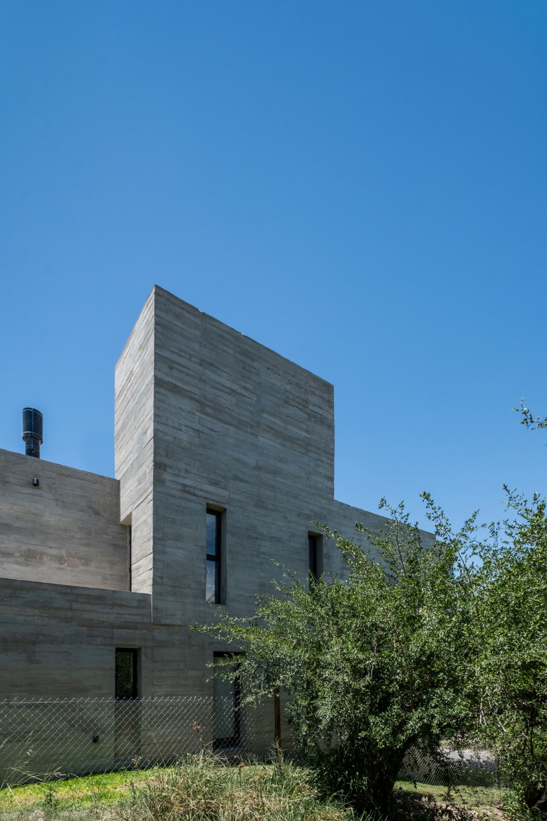 BIM建筑|竞技场中的房子 / Pablo Senmartin