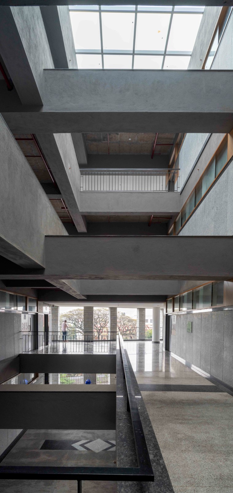 BIM建筑|班加罗尔圣约瑟夫法学院 / BetweenSpaces