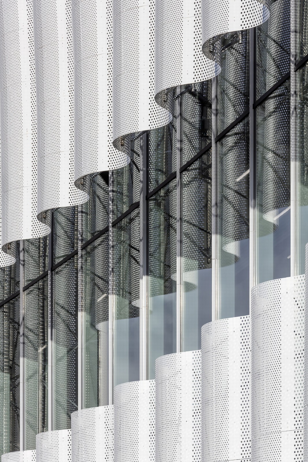 BIM建筑|透明‘外衣’，CO’Met 体育中心 / CMA+FMS+ Populus