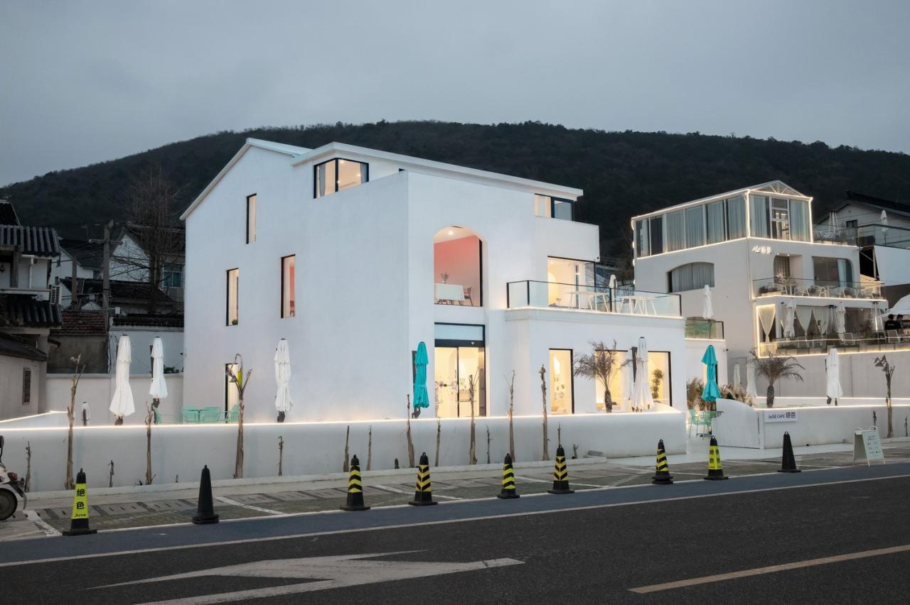 BIM建筑|环湖公路边的度假餐吧 / 平介设计