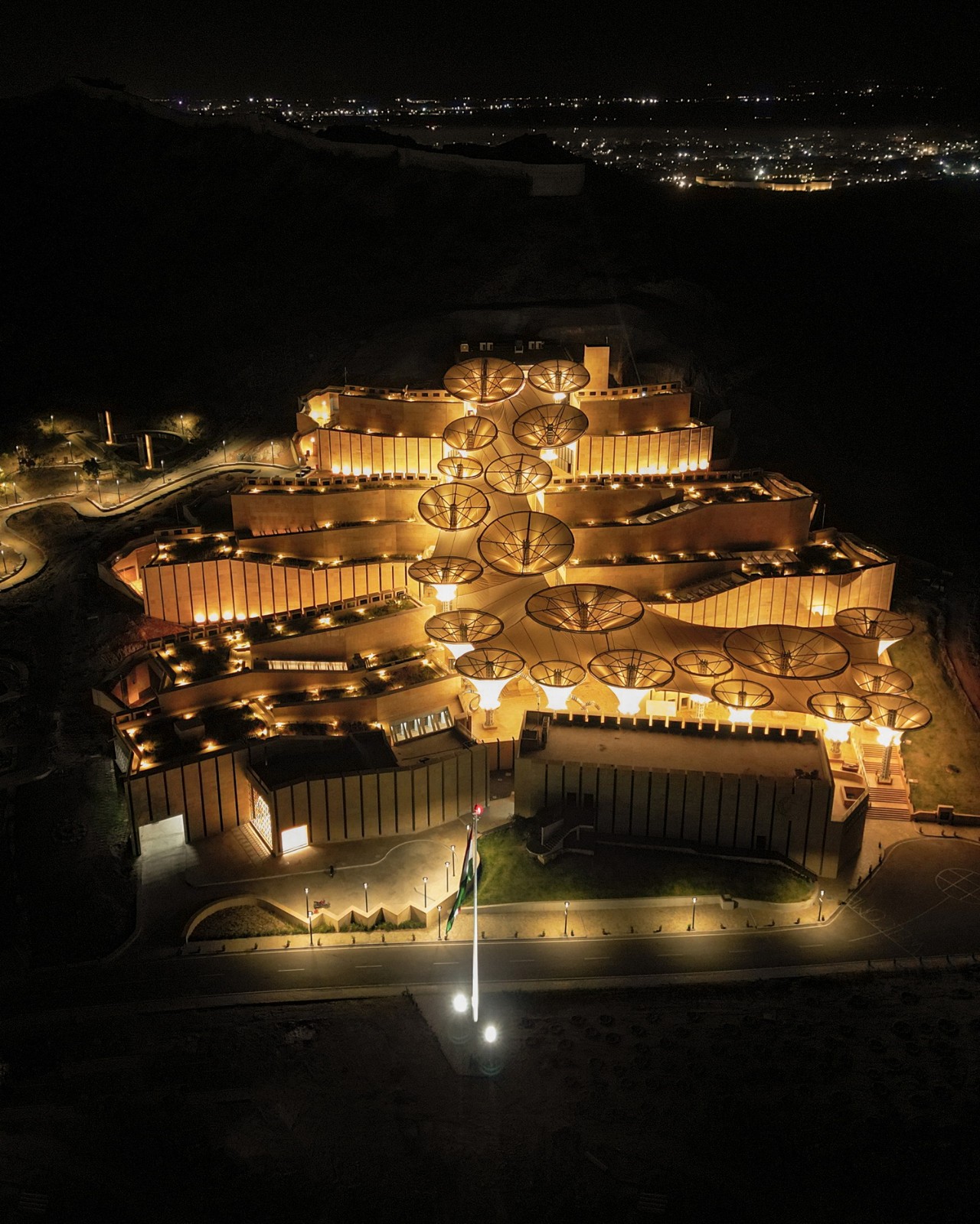 BIM建筑|Smritivan 地震纪念馆 / Vastushilpa Sangath