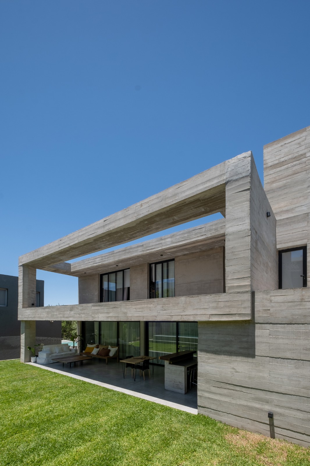 BIM建筑|竞技场中的房子 / Pablo Senmartin