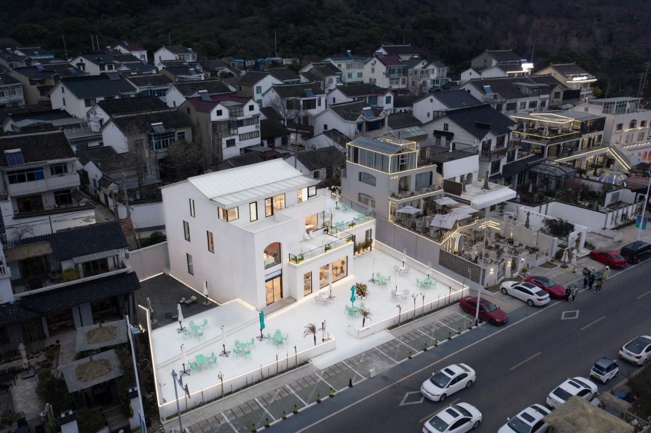 BIM建筑|环湖公路边的度假餐吧 / 平介设计