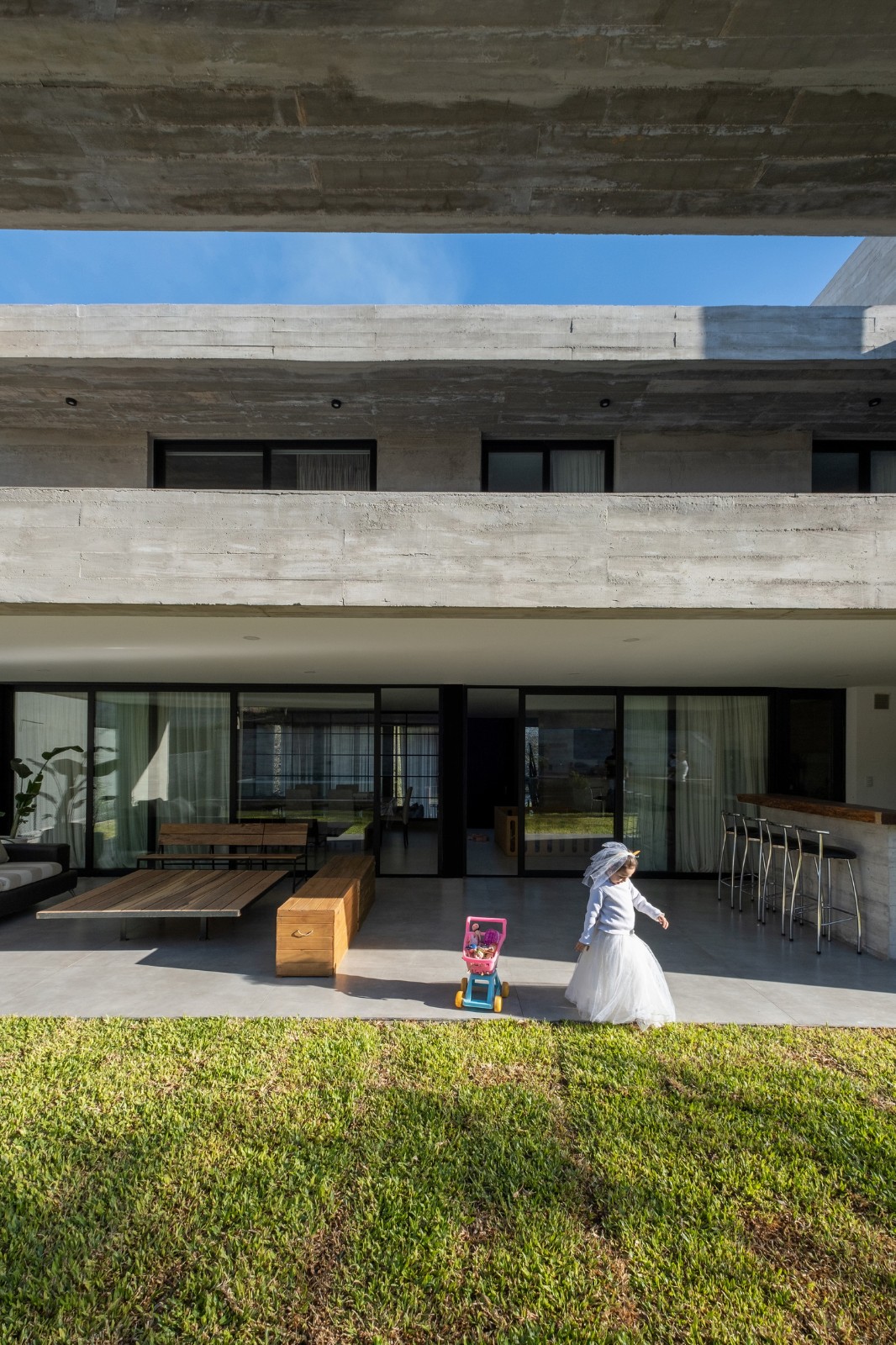 BIM建筑|竞技场中的房子 / Pablo Senmartin